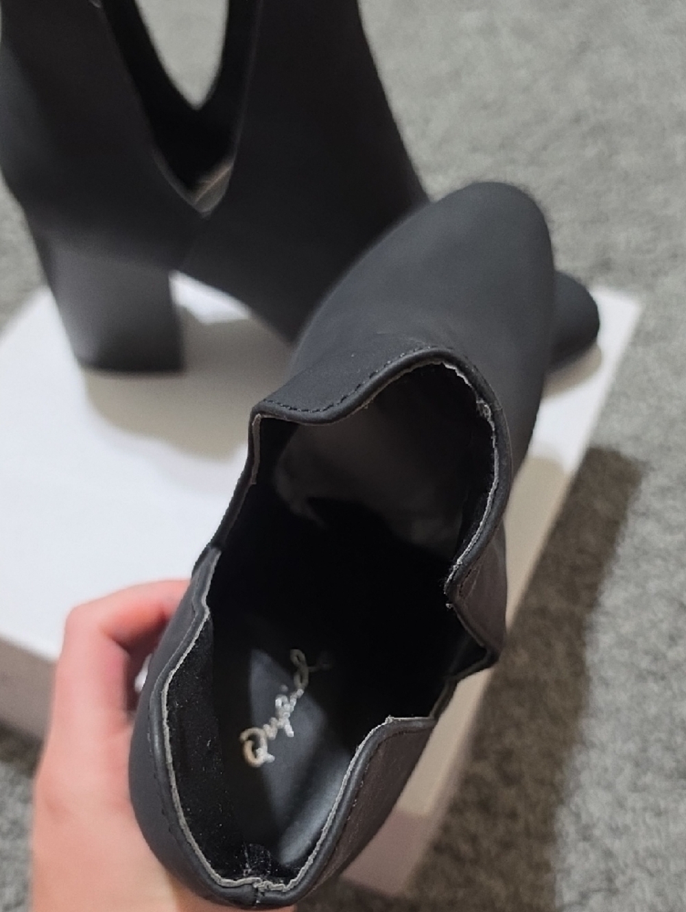 NWT Qupid Black V-Cut Ankle Booties with Block Heel - Picture 2 of 5
